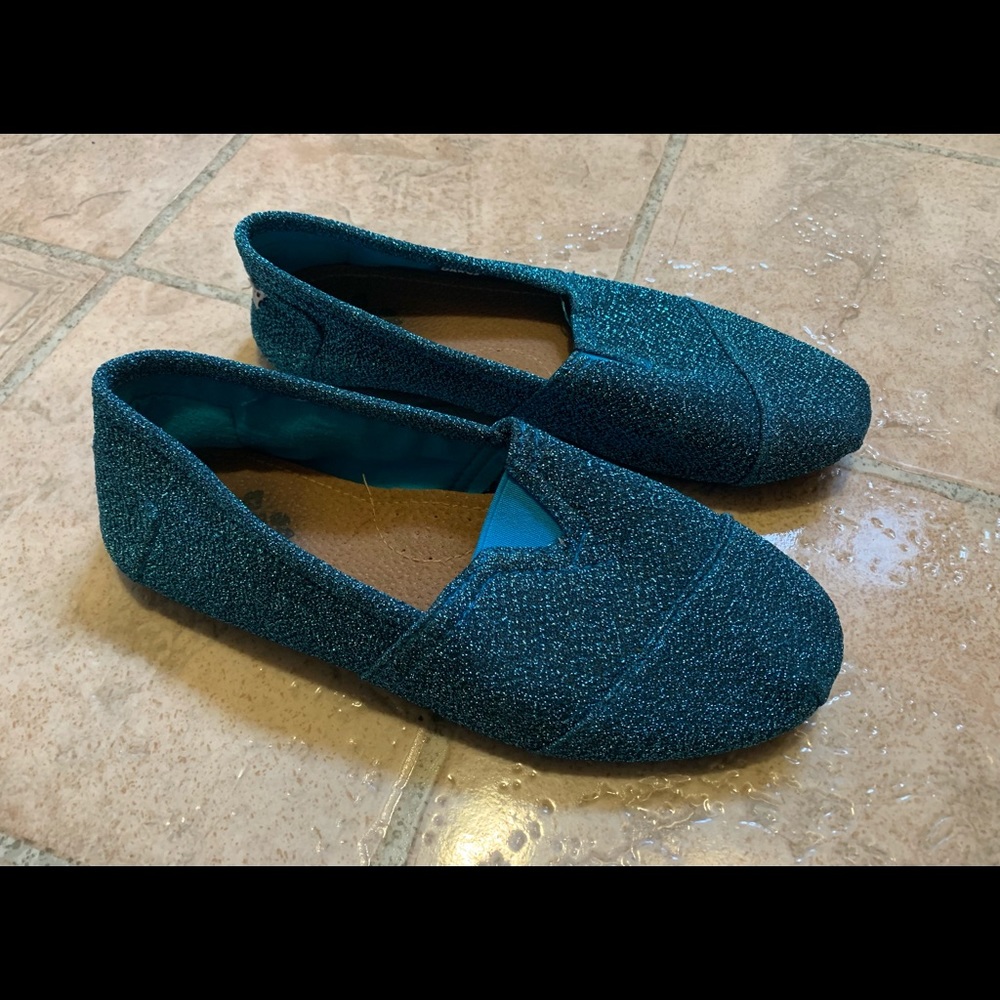 Dawgs sparkly blue shoes